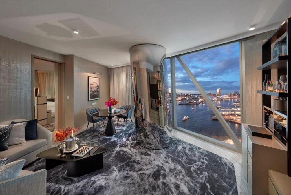 Panoramic Suites with Harbour Views — moment two